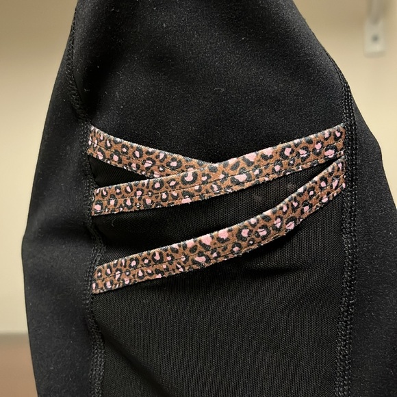 Fabletics Women's Size Medium Black and Leopard Print Shorts With Pockets - Picture 7 of 8